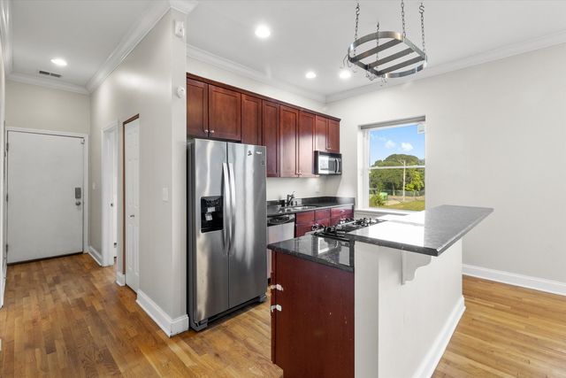 512 E Oakwood Boulevard 2, Chicago, IL 60653