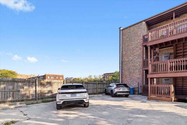 512 E Oakwood Boulevard 2, Chicago, IL 60653