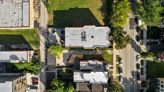 512 E Oakwood Boulevard 2, Chicago, IL 60653