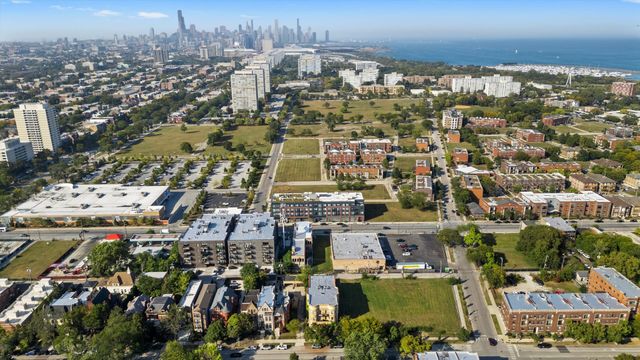 512 E Oakwood Boulevard 2, Chicago, IL 60653