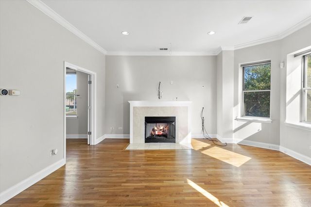 512 E Oakwood Boulevard 2, Chicago, IL 60653