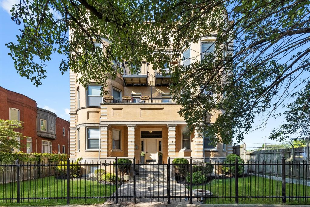 512 E Oakwood Boulevard 2, Chicago, IL 60653