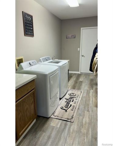 1347 Bush Creek Drive, Grand Blanc, MI 48439