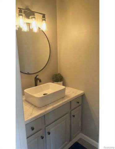 1347 Bush Creek Drive, Grand Blanc, MI 48439