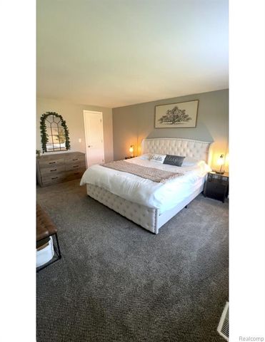 1347 Bush Creek Drive, Grand Blanc, MI 48439