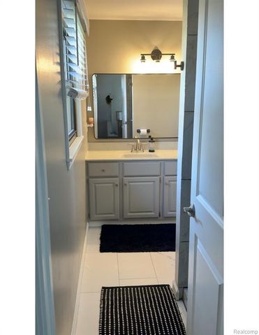 1347 Bush Creek Drive, Grand Blanc, MI 48439