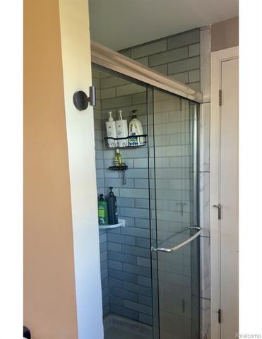 1347 Bush Creek Drive, Grand Blanc, MI 48439