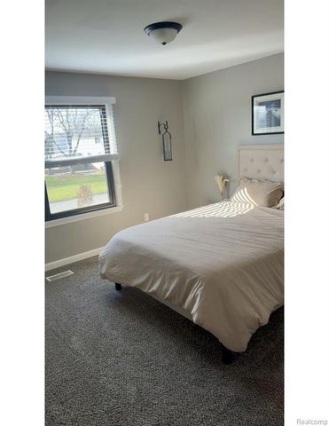 1347 Bush Creek Drive, Grand Blanc, MI 48439