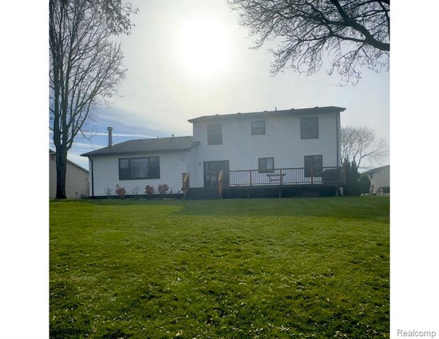 1347 Bush Creek Drive, Grand Blanc, MI 48439