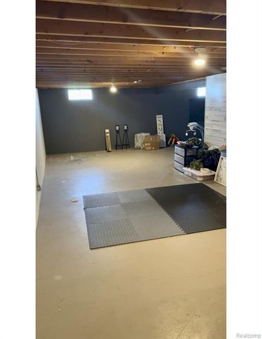 1347 Bush Creek Drive, Grand Blanc, MI 48439