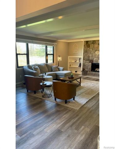 1347 Bush Creek Drive, Grand Blanc, MI 48439