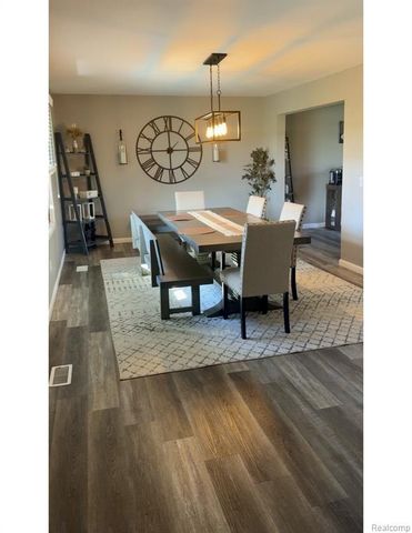 1347 Bush Creek Drive, Grand Blanc, MI 48439