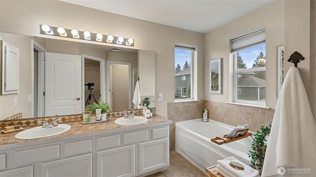 1909 Highpoint Street, Enumclaw, WA 98022