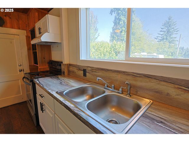 1194 Oregon Ave, Coos Bay, OR 97420