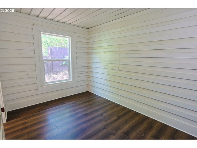 1194 Oregon Ave, Coos Bay, OR 97420