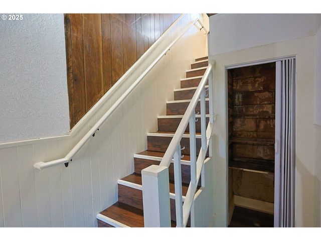 1194 Oregon Ave, Coos Bay, OR 97420