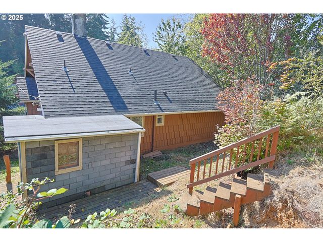 1194 Oregon Ave, Coos Bay, OR 97420