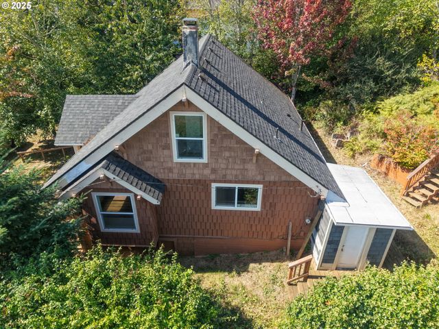 1194 Oregon Ave, Coos Bay, OR 97420