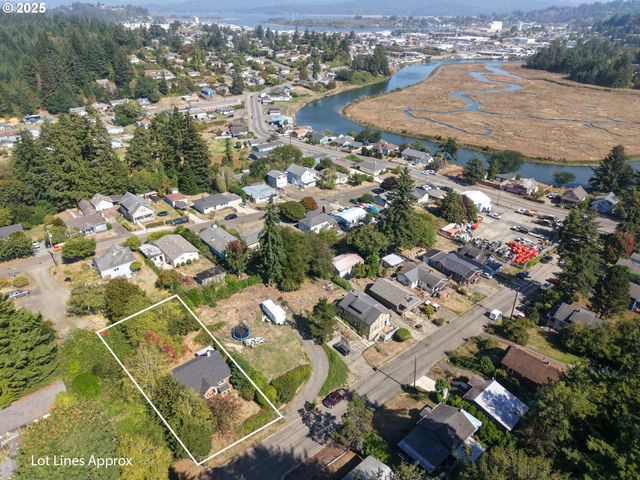 1194 Oregon Ave, Coos Bay, OR 97420