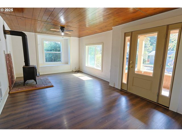 1194 Oregon Ave, Coos Bay, OR 97420