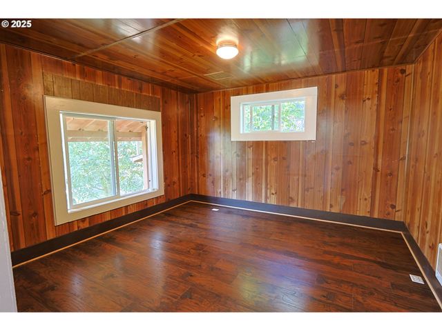 1194 Oregon Ave, Coos Bay, OR 97420