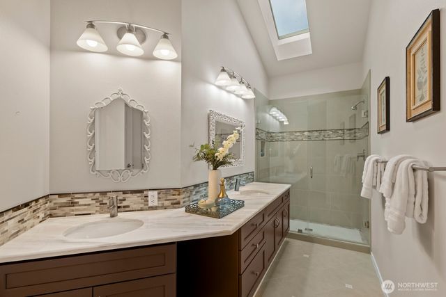 18560 NE 57th Street, Redmond, WA 98052