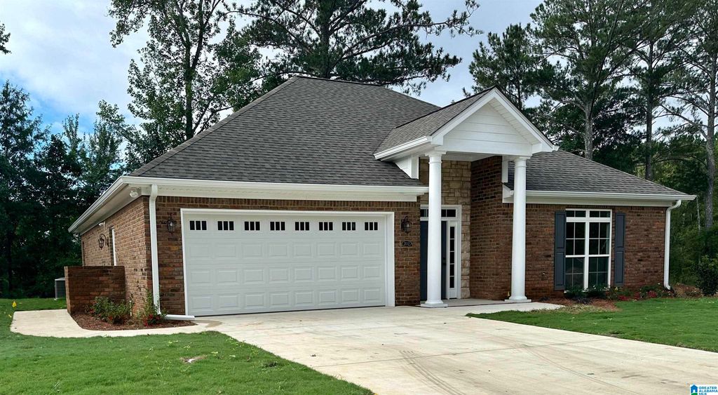 202 VILLAGE CIRCLE, Anniston, AL 36207