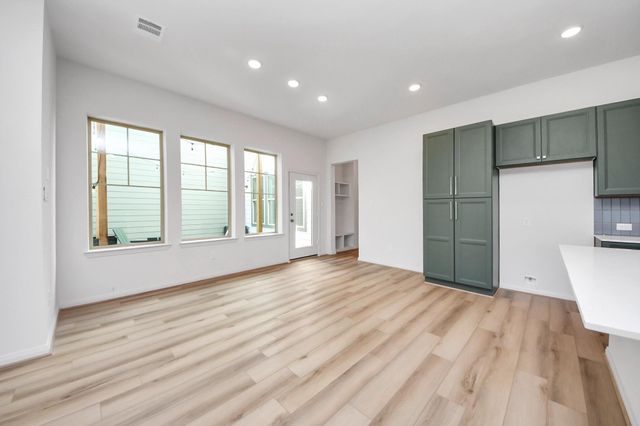 409 Legacy Point Drive B, Sealy, TX 77474