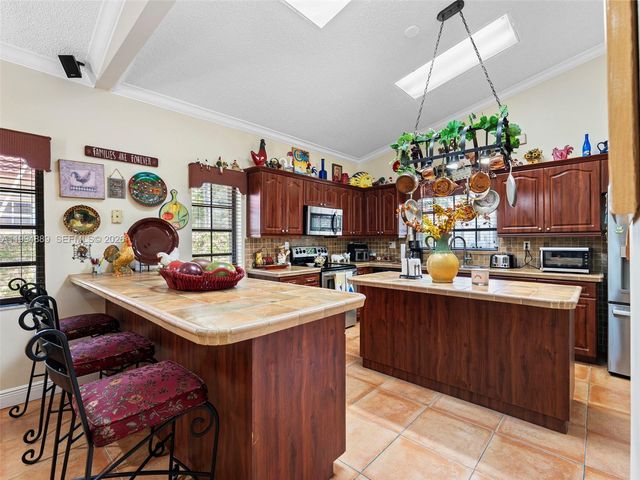 16828 NW 83rd Pl, Miami Lakes, FL 33016