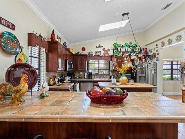 16828 NW 83rd Pl, Miami Lakes, FL 33016