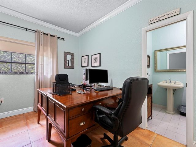 16828 NW 83rd Pl, Miami Lakes, FL 33016