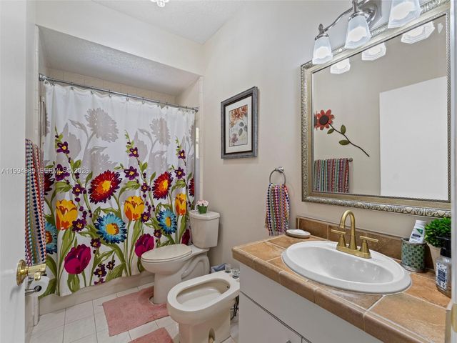 16828 NW 83rd Pl, Miami Lakes, FL 33016