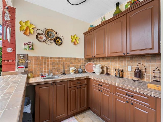 16828 NW 83rd Pl, Miami Lakes, FL 33016