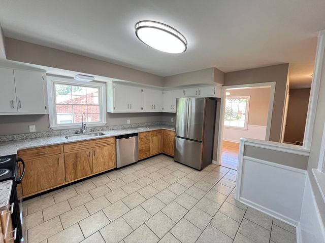 430 College Manor, Harrodsburg, KY 40330