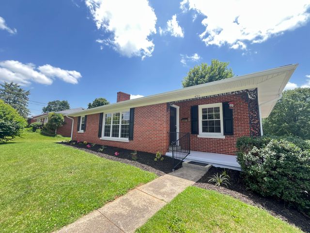 430 College Manor, Harrodsburg, KY 40330