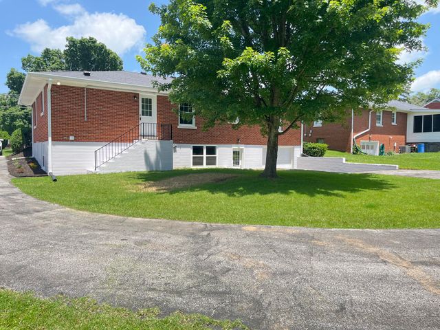 430 College Manor, Harrodsburg, KY 40330