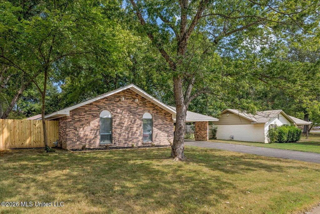 5698 Shannon Drive, Horn Lake, MS 38637 — exterior