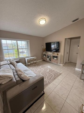 6950 NW 173rd Dr 2202, Hialeah, FL 33015