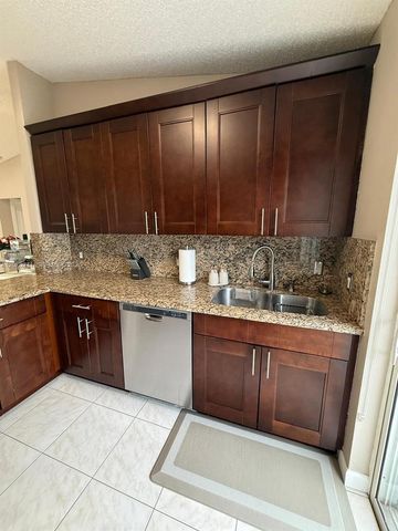 6950 NW 173rd Dr 2202, Hialeah, FL 33015