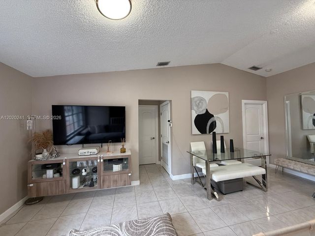 6950 NW 173rd Dr 2202, Hialeah, FL 33015