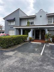 6950 NW 173rd Dr 2202, Hialeah, FL 33015