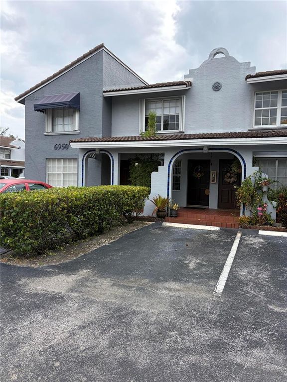 6950 NW 173rd Dr 2202, Hialeah, FL 33015