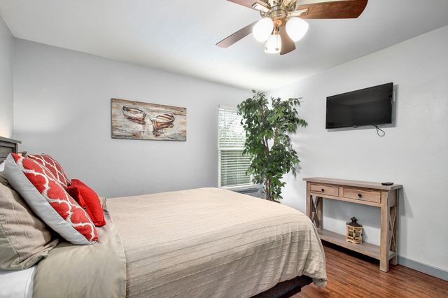 2591 Lakeshore DR, Canyon Lake, TX 78133