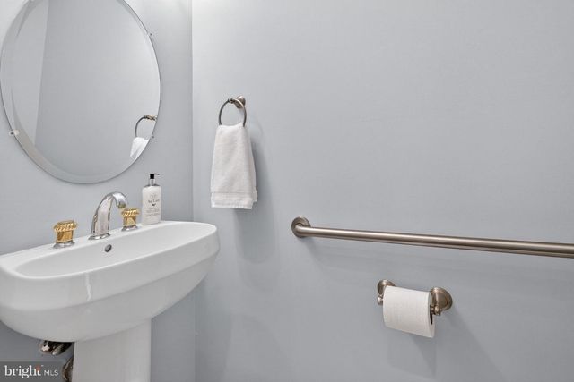 21 GLOBEFLOWER LN, Princeton Junction, NJ 08550