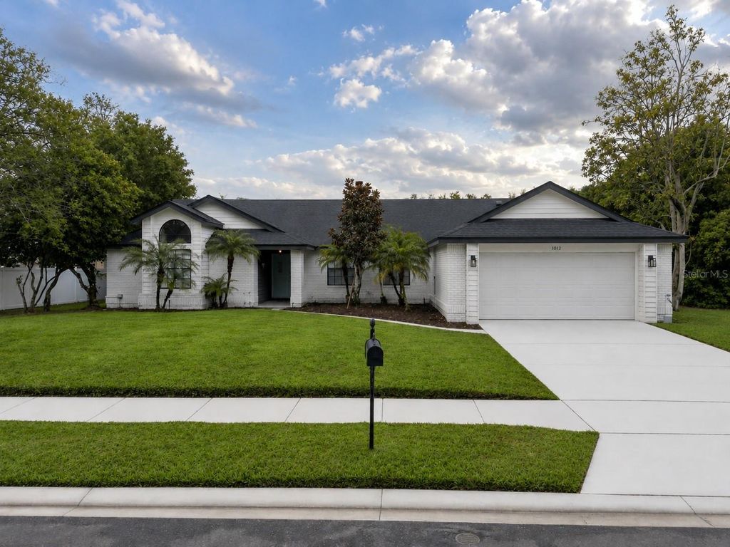 1012 WILLA LAKE CIRCLE, Oviedo, FL 32765