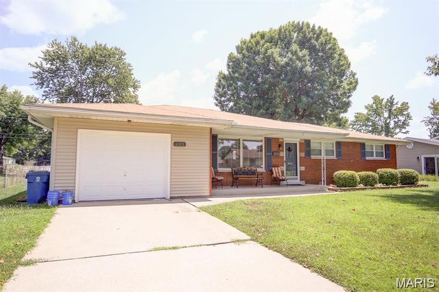 425 Sanders Street, Bethalto, IL 62010