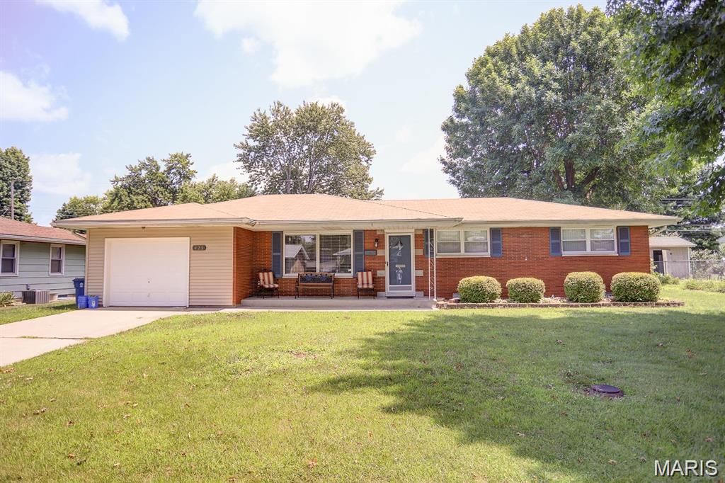 425 Sanders Street, Bethalto, IL 62010
