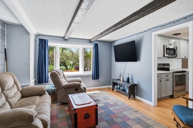 20 Arbor Ln, Wilbraham, MA 01095