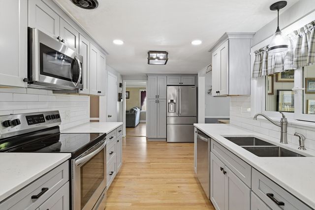 20 Arbor Ln, Wilbraham, MA 01095