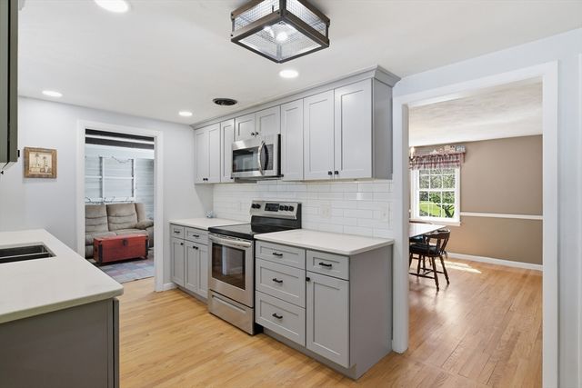20 Arbor Ln, Wilbraham, MA 01095